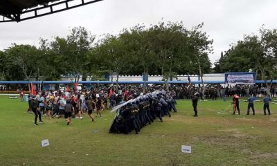 Police fights off rioters